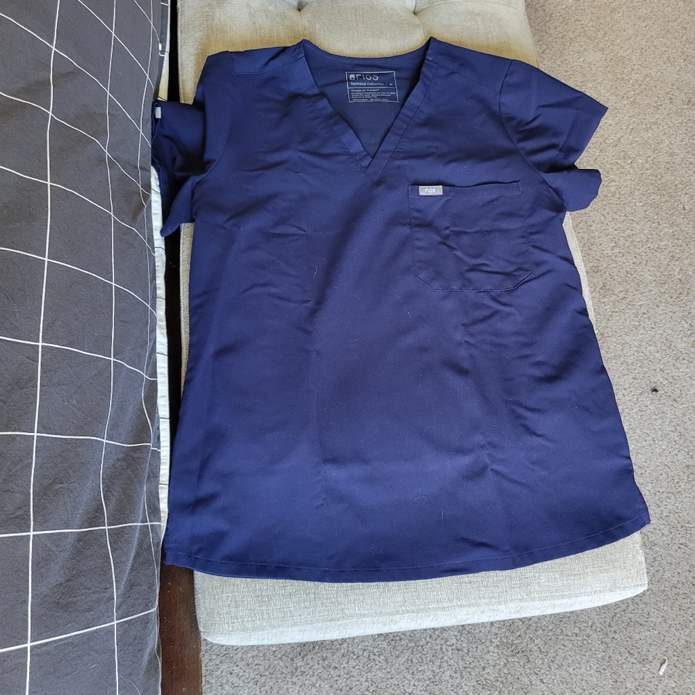 Figs scrub top